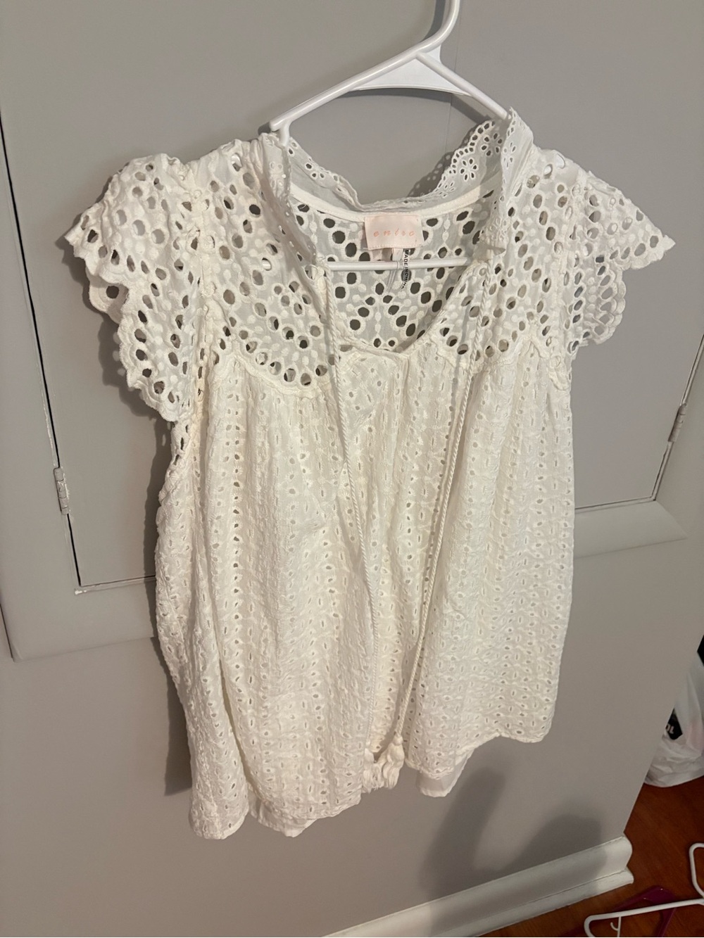 entro White Eyelet Tie-Neck Flutter Sleeve Top